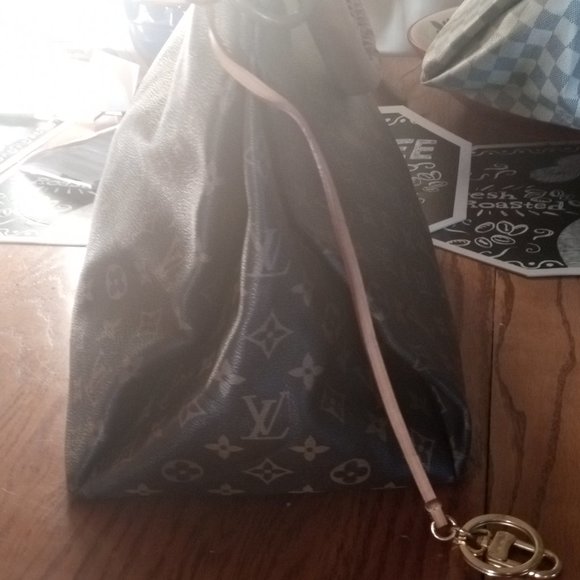 Louis Vuitton brass monogram artsy - Picture 3 of 4